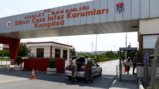 Silivri’de gardiyan ve 2 müdür mahkeme kurudu: Mahpusların denetimli serbestliği gasp ediliyor