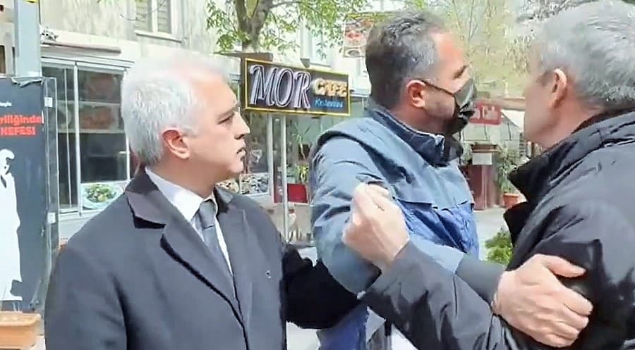 Askeri öğrencinin babası Gergerlioğlu’na derdini anlatırken sivil polislerce tartaklandı