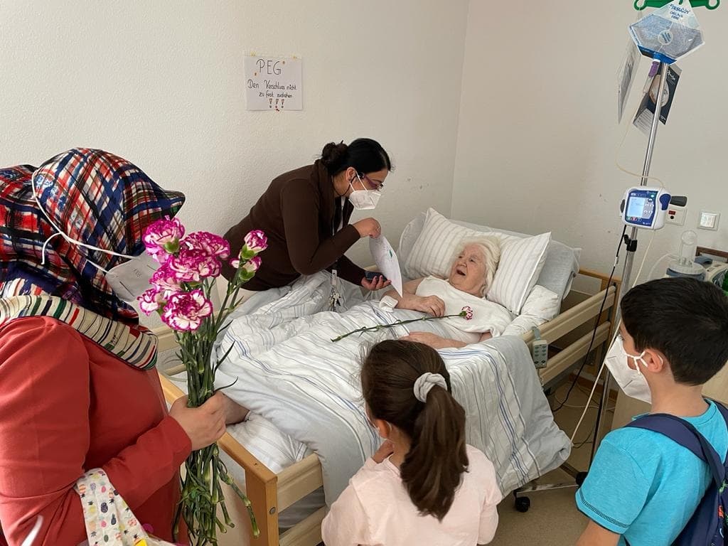 Almanya’daki Mosaik Dialog Derneği’den, Anneler Günü’nde Huzur Evi’ne duygulandıran ziyaret