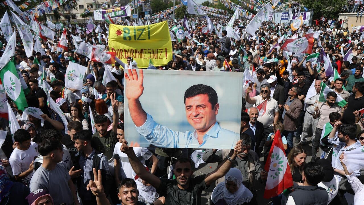 DEM’den Demirtaş’ı ‘üst arama’ uygulamasına sert tepki: Adalet Bakanlığı bu terbiyesizliğe derhal son vermeli