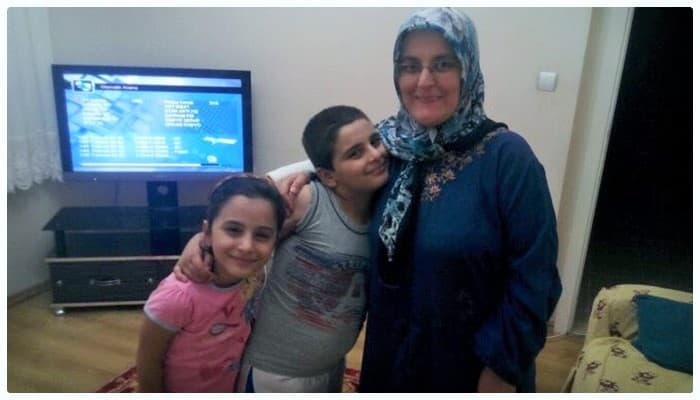 ‘Ceza’sı biten KHK’lı Figen öğretmene keyfi uygulama. Çocuklarına kavuşmasını engelliyorlar