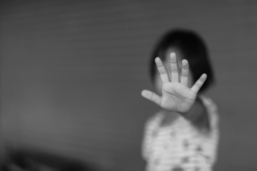 Queensland’i sarsan dijital istismar ağı: 23 bin içerik, yüzlerce çocuk