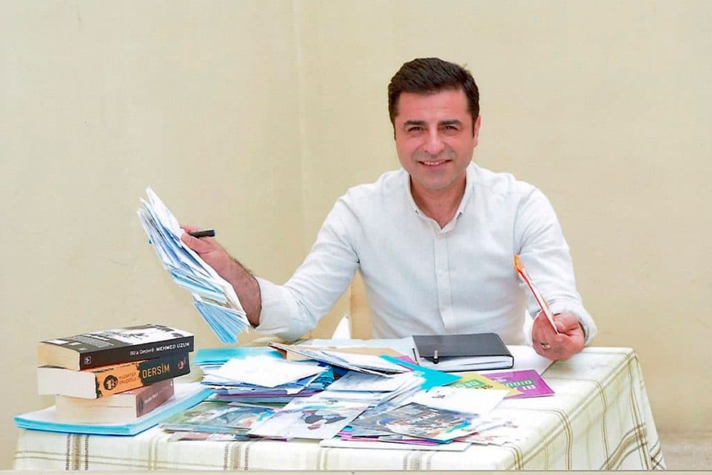 Demirtaş: Atı hırsızlara kaptırmamak için her an seçimi düşünelim