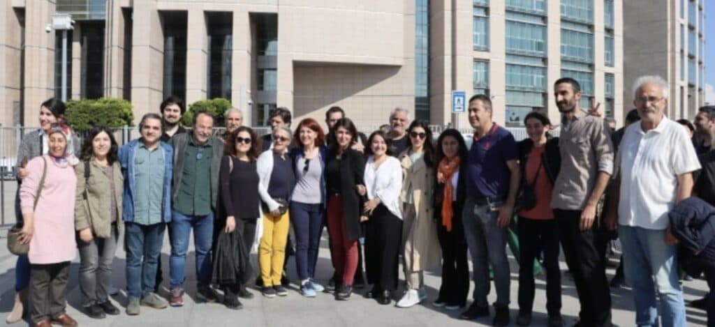 Serbest bırakılan gazeteciler: Korku karşısında geri adım atmayacağız