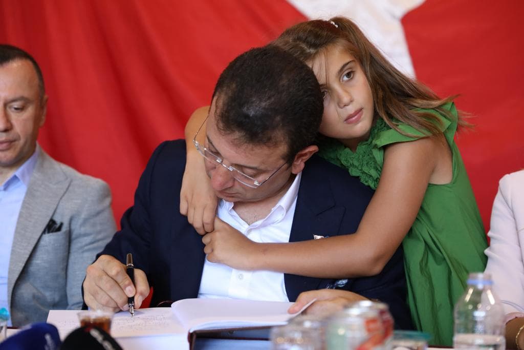 Gözaltına alınan Ekrem İmamoğlu’nun ailesi: ‘Bir teröristi gözaltına alır gibi aldılar’