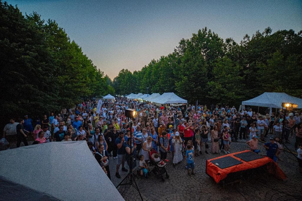 Sıcak havalara rağmen Romanyalılar, Anadolu Kültür ve Yemek Festivaline akın etti