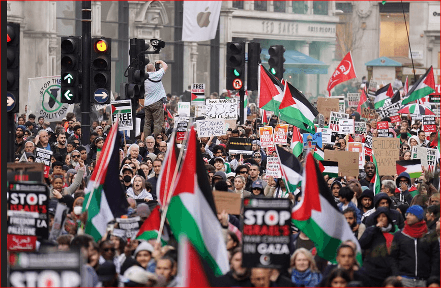 İsrail’e tepkiler artıyor: Londra’da 300 bin kişi Filistin için yürüdü