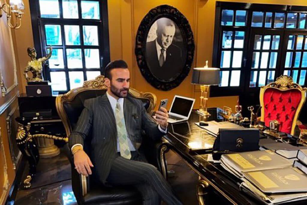 Altın varaklı odasındaki Erdoğan fotoğrafıyla paylaşım yapan avukat gözaltına alındı