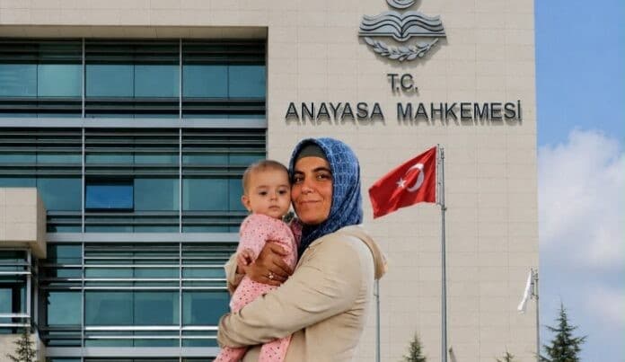 AYM’den ihlal kararı:Bebeğiyle hapisteki KHK’lı Emine öğretmen tahliye edildi