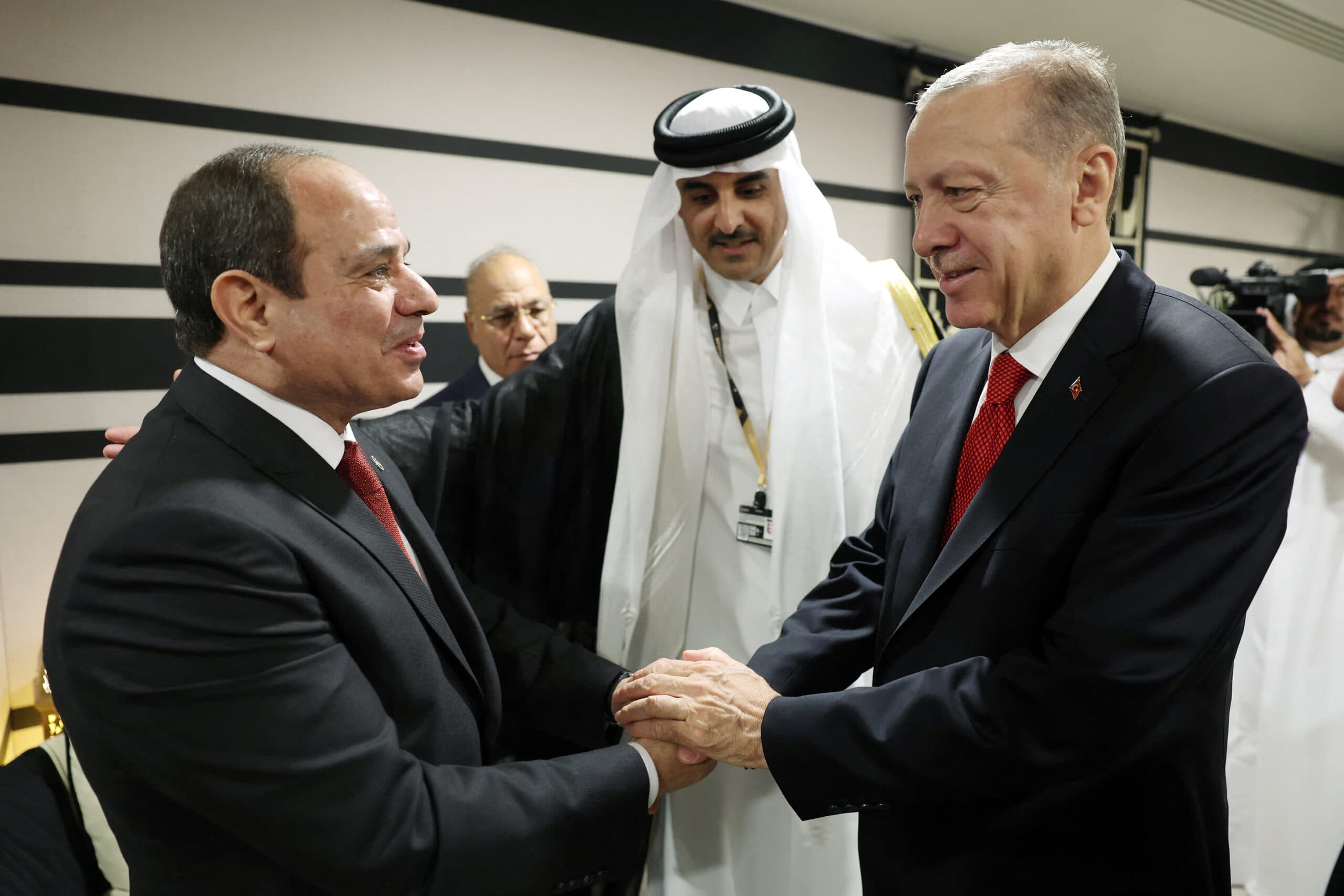 ‘Erdoğan ‘aynı masaya asla oturmam’ dediği Sisi’ye togg hediye etti