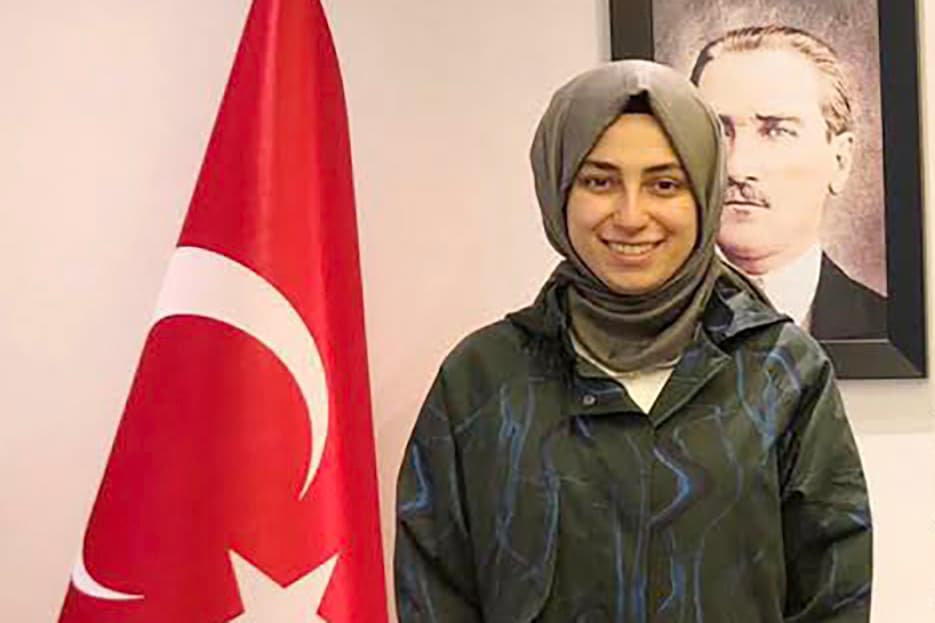 Amine Cansu Çelik CHP’den istifa etti: Gözaltındayken bana ve eşime baskı yapıldı