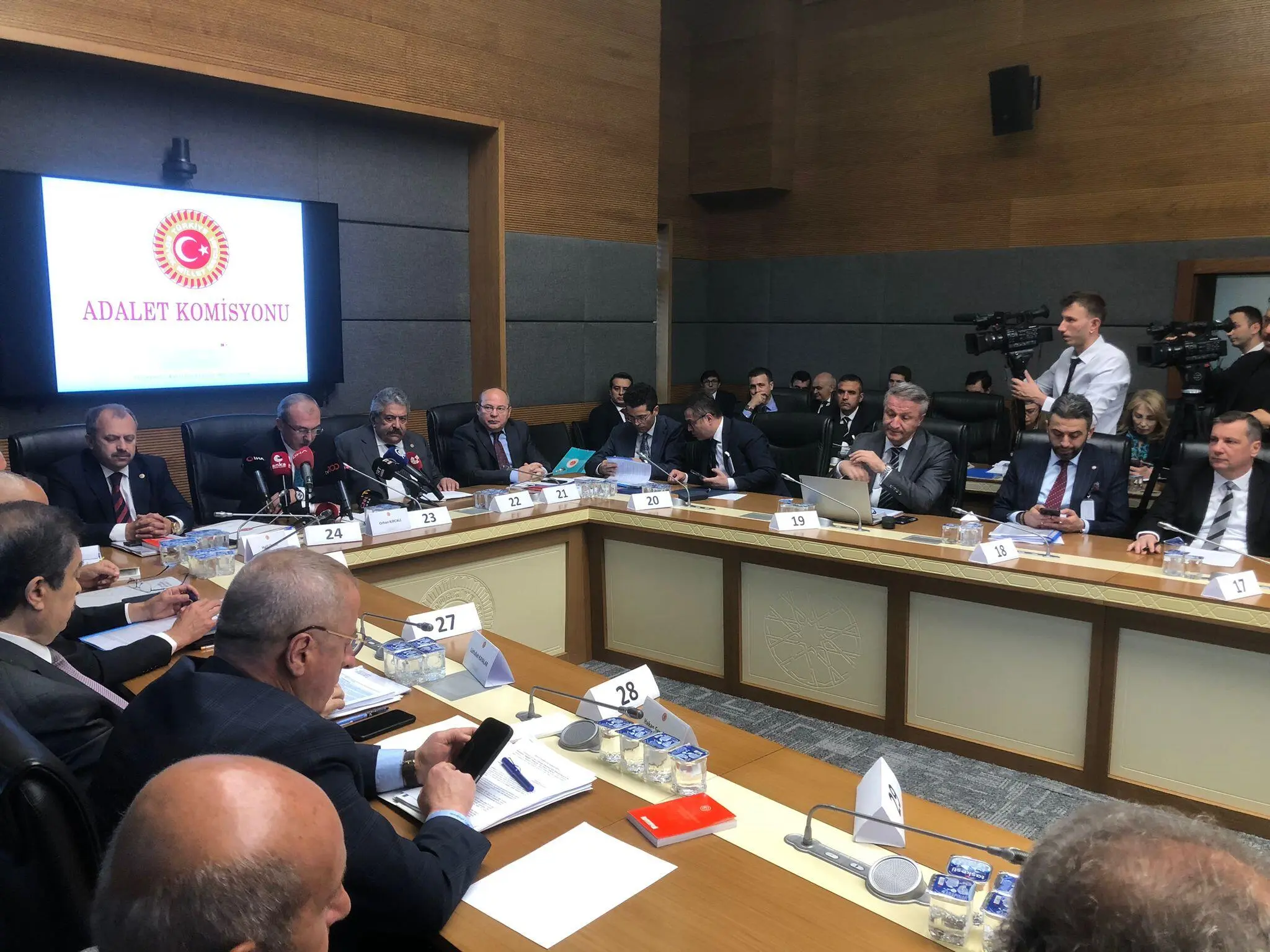 DEM Parti’nin ‘Yargı paketi’ önergesinde CHP çekimser kaldı, AKP-MHP oylarıyla reddedildi