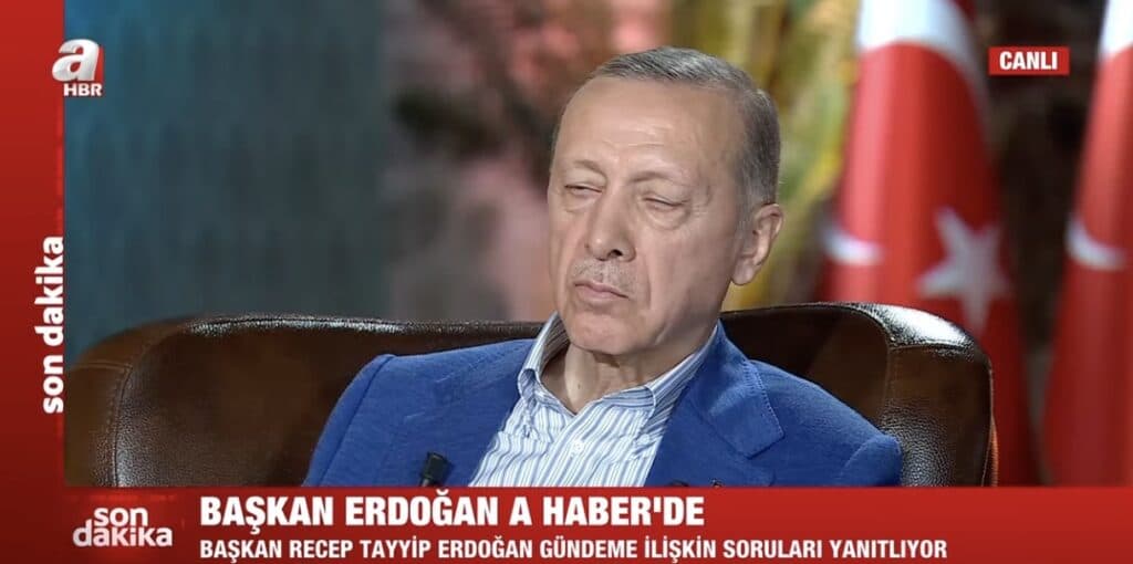 Cumhur İttifakı’nın adayı AKP’li Cumhurbaşkanı Erdoğan, bu kez canlı yayında uyudu