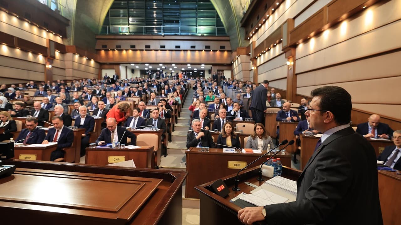 İBB Meclisi’nin kararı: AKP’nin yandaş vakıflarına tahsis edilen yurt binaları geri alındı