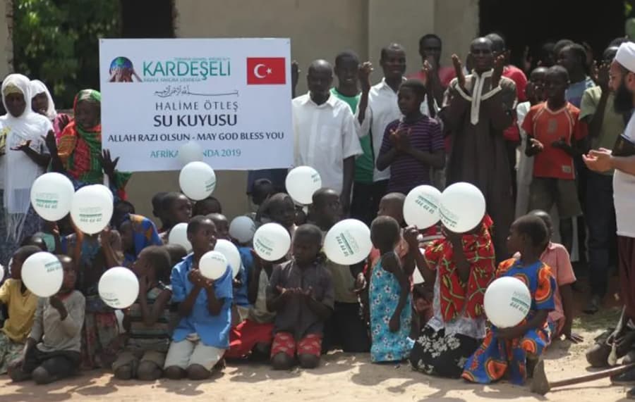 Afrika’da su kuyusu için bağış toplayan Kardeş Eli ve Şefkatli derneği işyeri, arsa ve otomobil almış!