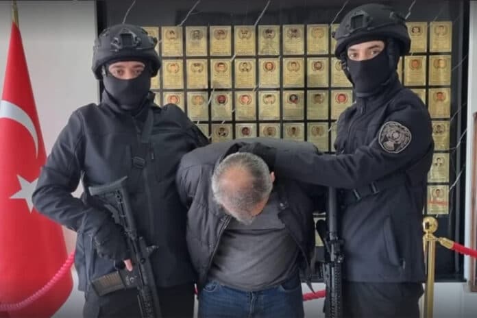 Polisin ‘azılı suçlu’ gibi teşhir ettiği KHK’lı öğretim üyesi tutuklandı