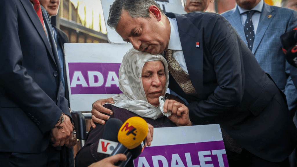 KHK’lılardan Özel’e ‘ayrımcılık’ eleştirisi: ‘Sevinç Çakır’ı ziyaret etmemeniz doğru değil’