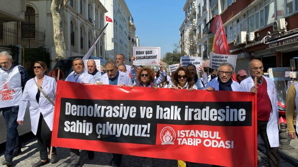 İstanbul Tabip Odası, Saraçhane’ye yürüyor: ‘Susmuyoruz, korkmuyoruz’