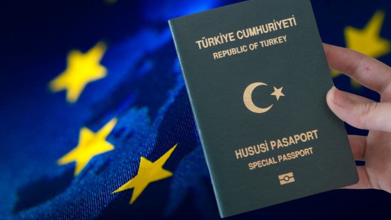 AB, ‘Yeşil Pasaport’ sahiplerine ‘ön vize şartı’ getiriyor: Başvuru 96 saat içinde sonuçlanacak