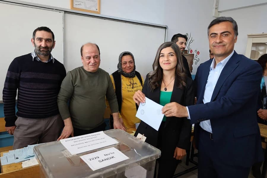 DEM’in tulum çıkardığı Van’da, seçilen adayın hakları geri alındı!