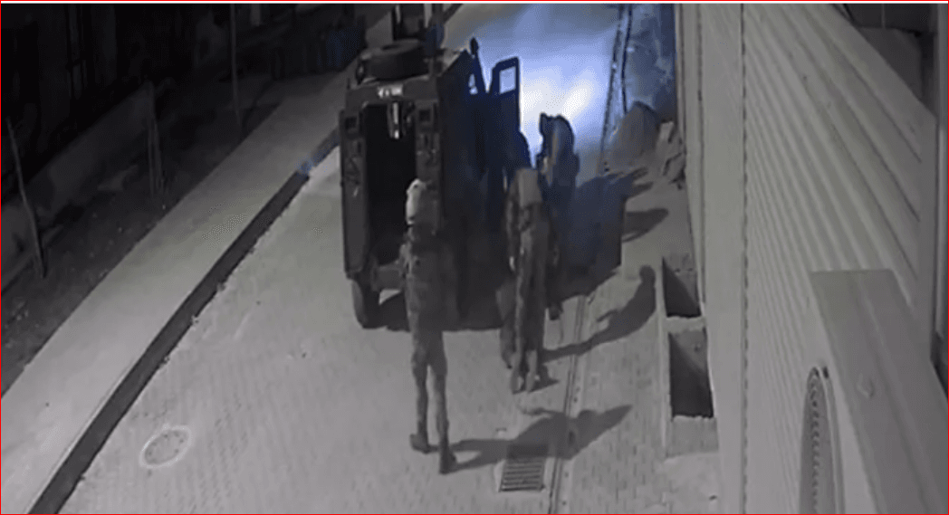 Nusaybin’de yöresel kıyafet giyen biri çocuk 2 gence polis şiddeti