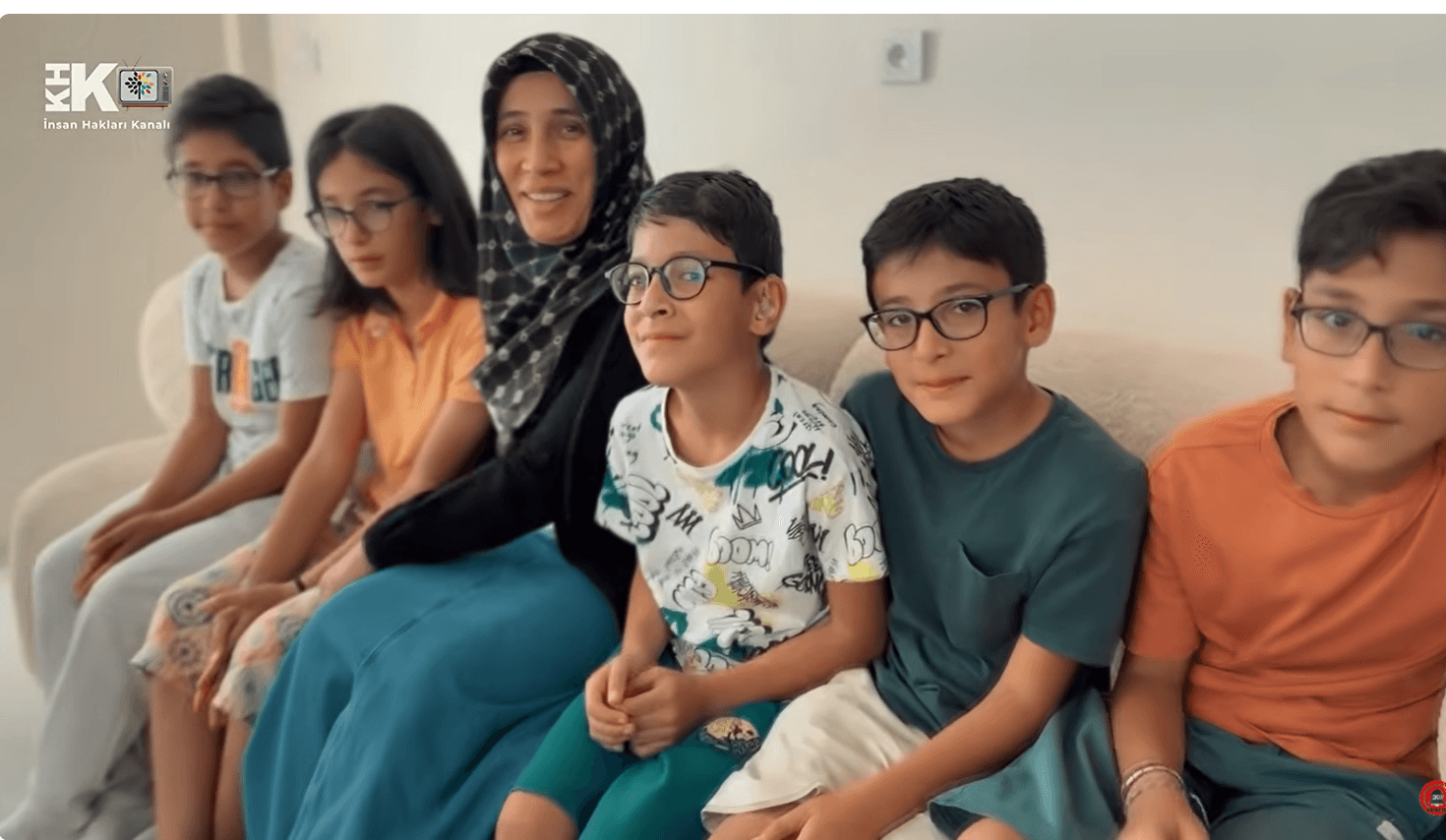Beşizlerin çocukluğu cezaevi kapılarında geçti: Anneye kavuştular, baba hâlâ zindanda!