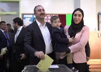 Adalet Bakanı’nın eşi İlknur Gül, 5 yıllık izinden sonra ‘eş durumundan’ Saray’a atandı