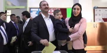 Adalet Bakanı’nın eşi İlknur Gül, 5 yıllık izinden sonra ‘eş durumundan’ Saray’a atandı