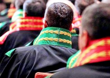 HSK ihraç etti, yerel mahkeme iki hakimi tutuklandı