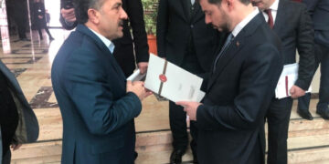 AKP’li vekil: Kazanamazsak silahlı çeteler peydahlanacak, başörtülüler caddelerde yürüyemeyecek
