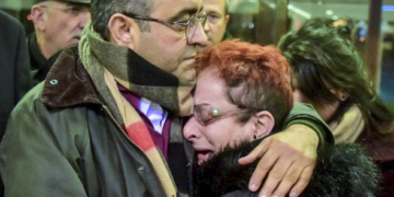 Erdem için tekrar yakalama kararı: Annesi karar karşısında gözyaşlarına boğuldu