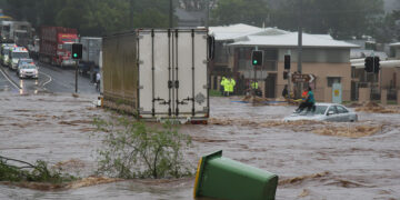 North Queensland flash flooding traps people, inundates homes