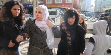 HDP’li vekile tazyikli su, kadınlara gözaltı