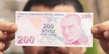 AKP, kötü ekonomik gidişe rağmen kamudaki israfı sürdürüyor