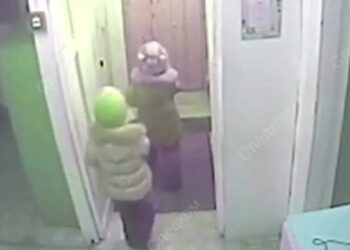 Sibirya’da kreşten kaçan beş yaşındaki iki kız -45 derecede hayatta kaldı