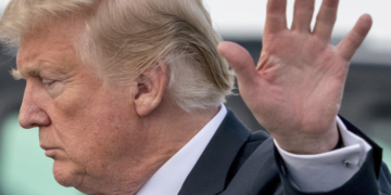 Trump, ‘hoşça kalın’ diyerek Demokratlarla görüşmeyi terk etti