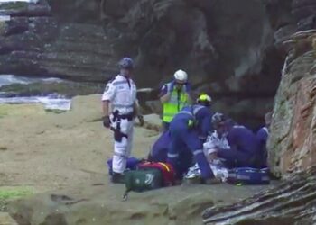 Sydney’de nefes kesen bir operasyonla uçurumdan düşen kız kurtarıldı