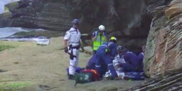 Sydney’de nefes kesen bir operasyonla uçurumdan düşen kız kurtarıldı
