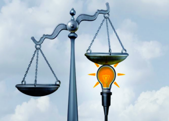 Milletvekili Ahmet Şık, ‘hâkim ve savcı olarak atanan AKP’lilerin listesi’ni açıkladı