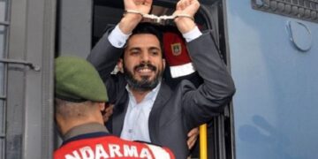Turkish court rules to keep journalist Baransu in prison