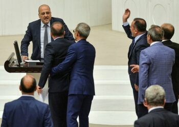 Ahmet Şık’tan AKP sıralarına: En büyük terör örgütü sizsiniz