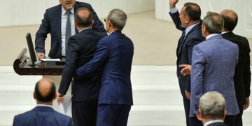 Ahmet Şık’tan AKP sıralarına: En büyük terör örgütü sizsiniz