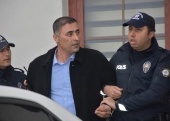 HDP Batman belediye başkan adayı tribünde gözaltına alındı