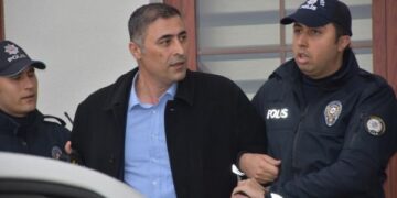 HDP Batman belediye başkan adayı tribünde gözaltına alındı