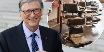 Bill Gates, Sydney’ de saç kesimi için berberde sıra bekledi