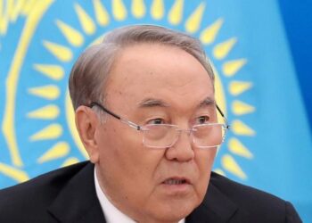 Nazarbayev hükümeti feshetti: Sizler hükümet ve bakanlar değil, sadece korkaklarsınız