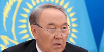 Nazarbayev hükümeti feshetti: Sizler hükümet ve bakanlar değil, sadece korkaklarsınız