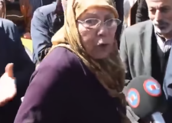 Sosyal medya bu teyzeyi konuşuyor: Paranın başına damadını oturttu, Cumhurbaşkanı oldu, biz burada sürünelim