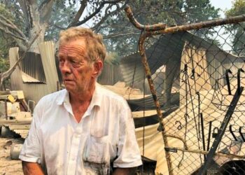 Yangın yerleşim alanına sıçradı: Melbourne’ye yakın Bunyip semtine sıçrayan yangında 9 ev kül oldu