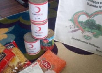 AKP’liler Eskişehir’de  oy için  Kızılay erzakı dağıttı